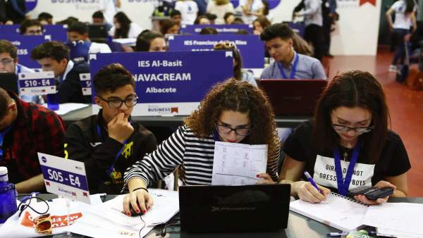 Estudiantes participan en el Young Business Talents Estudiantes participan en el Young Business Talents