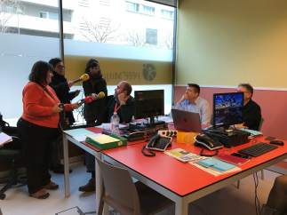 Trabajadores contratados para diagnosticar la accesibilidad de Barcelona.