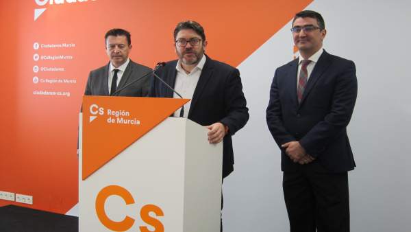 Rued Ad Eprensa Cs Con Miguel Sánchez A La Cabeza Rued Ad Eprensa Cs Con Miguel Sánchez A La Cabeza
