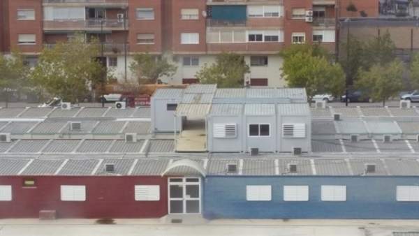 Barracones en un colegio de València Barracones en un colegio de València