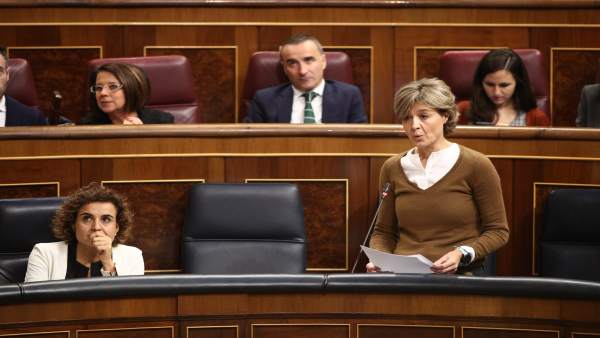Isabel García Tejerina en la sesión de control al Gobierno en el Congreso Isabel García Tejerina en la sesión de control al Gobierno en el Congreso