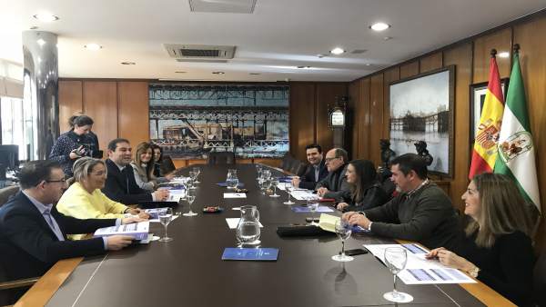 Reunión entre el grupo parlamentario socialista y el puerto de Huelva. Reunión entre el grupo parlamentario socialista y el puerto de Huelva.