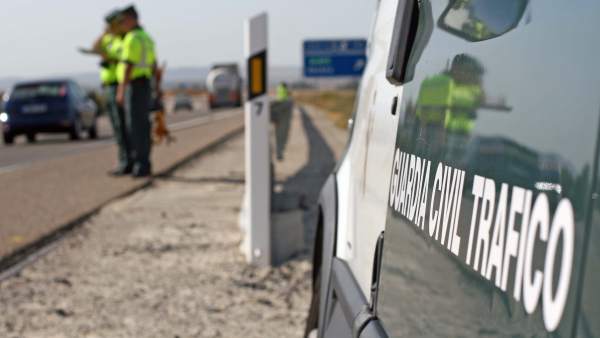 Imagen de unos agentes de la Guardia Civil de Tráfico Imagen de unos agentes de la Guardia Civil de Tráfico