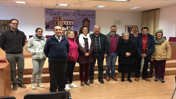 Reunión con beneficiarios de ayudas para mejorar la accesibilidad en viviendas. Reunión con beneficiarios de ayudas para mejorar la accesibilidad en viviendas.