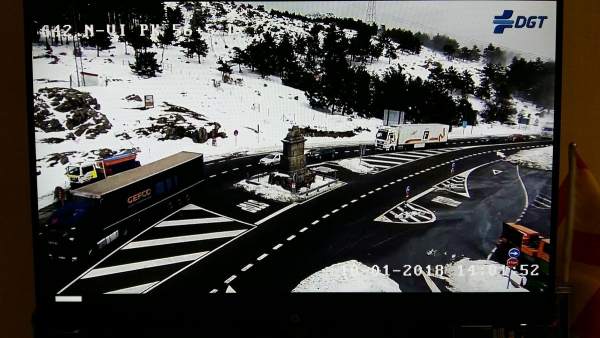 Imagen de la DGT sobre el corte en la AP-6 tras el accidente del camión Imagen de la DGT sobre el corte en la AP-6 tras el accidente del camión