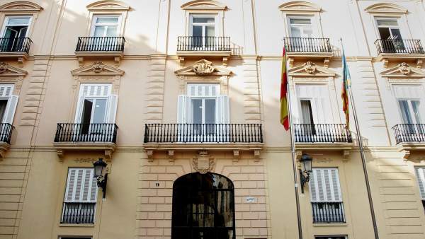 El PP estudia accions legals davant una presumpta contractació irregular de familiars de Compromís en la Diputació El PP estudia accions legals davant una presumpta contractació irregular de familiars de Compromís en la Diputació