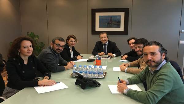 Reunión de Margalida Durán y Mauricio Rovira con el presidente de la APB Reunión de Margalida Durán y Mauricio Rovira con el presidente de la APB