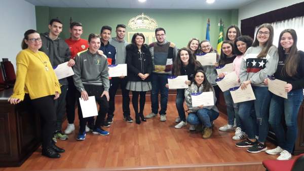 Una veintena de vecinos de Tabernas participan en el curso de Diputación. Una veintena de vecinos de Tabernas participan en el curso de Diputación.