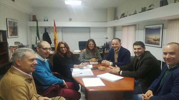 Reunión entre la Junta y el Colegio de Aparejadores de Huelva. Reunión entre la Junta y el Colegio de Aparejadores de Huelva.