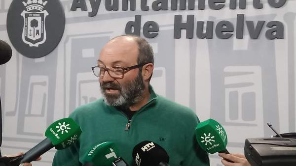 Pedro Jiménez, ante los medios. Pedro Jiménez, ante los medios.
