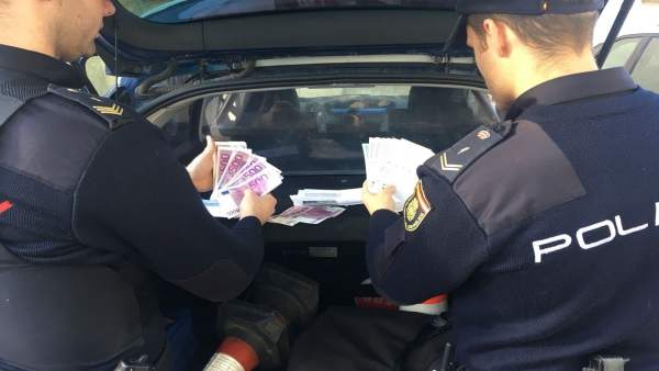 Detinguda per tractar d'estafar amb un fals dècim premiat de loteria i engolir-se'l per a ocultar-ho Detinguda per tractar d'estafar amb un fals dècim premiat de loteria i engolir-se'l per a ocultar-ho