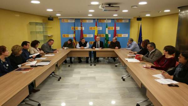 Foto de la reunión entre la CHS y los sindicatos Foto de la reunión entre la CHS y los sindicatos