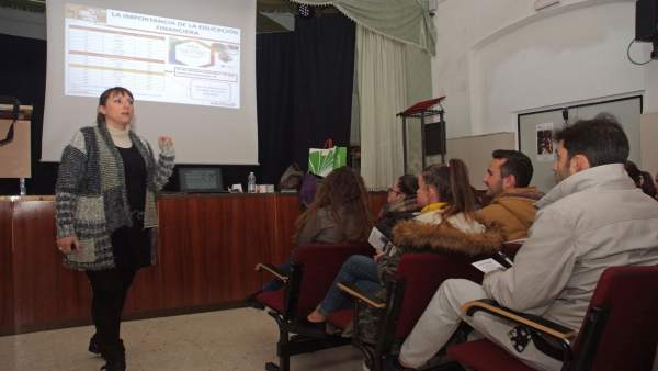 Conferencia sobre educación financiera enmarcada en el Proyecto Edufinet. Conferencia sobre educación financiera enmarcada en el Proyecto Edufinet.