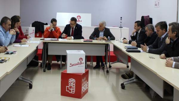 Imagen de la reunión con alcaldes del PSOE Imagen de la reunión con alcaldes del PSOE