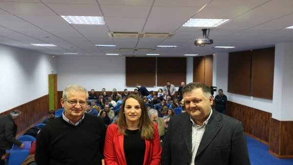 Ruiz y Zurera (dcha.) durante la entrega de resoluciones Ruiz y Zurera (dcha.) durante la entrega de resoluciones