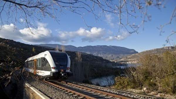 Tren FGC de la línea Lleida-La Pobla de Segur Tren FGC de la línea Lleida-La Pobla de Segur