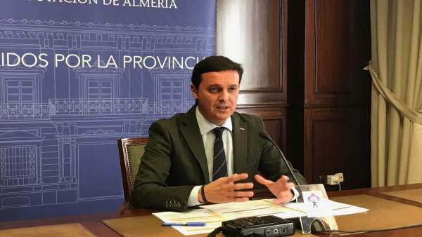 Javier Aureliano García durante la presentación de la agenda para Fitur 2018. Javier Aureliano García durante la presentación de la agenda para Fitur 2018.