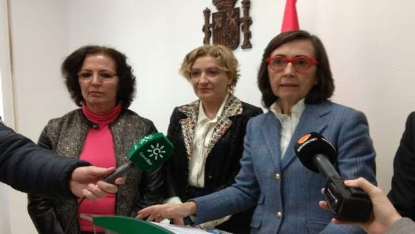 A la derecha, la consejera de Justicia e Interior, Rosa Aguilar A la derecha, la consejera de Justicia e Interior, Rosa Aguilar
