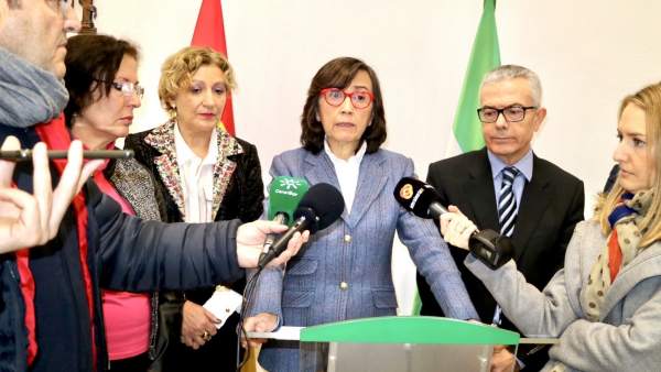 En el centro, la consejera de Justicia de Andalucía, Rosa Aguilar En el centro, la consejera de Justicia de Andalucía, Rosa Aguilar