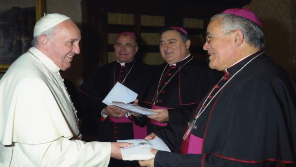 Demetrio Fernández (dcha.) con el Papa en una anterior visita a Roma Demetrio Fernández (dcha.) con el Papa en una anterior visita a Roma
