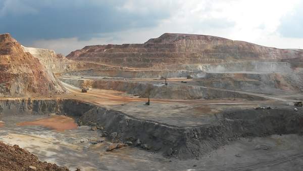 Corta en Atalaya Mining en la mina de Riotinto. Corta en Atalaya Mining en la mina de Riotinto.