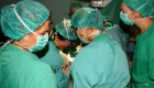 Un exsoldado recibe el primer trasplante de pene y escroto