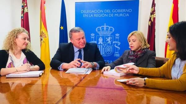 Imagen del encuentro entre el delegado y la consejera Imagen del encuentro entre el delegado y la consejera