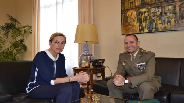 La subdelegada del Gobierno y el Comandante Militar de Huesca La subdelegada del Gobierno y el Comandante Militar de Huesca
