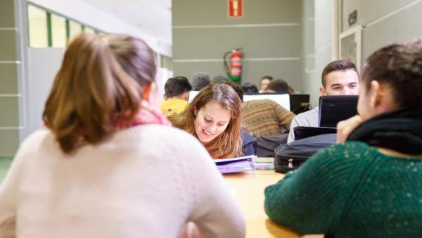 Alumnos de la Universidad de Huelva. Alumnos de la Universidad de Huelva.