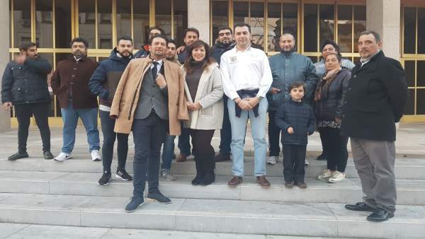 Asistentes a la reunión entre el Ayuntamiento y los comerciantes Asistentes a la reunión entre el Ayuntamiento y los comerciantes