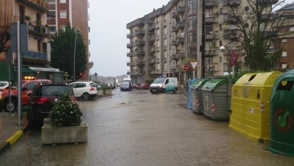 Inundación en la calle La Vía de Castro Urdiales Inundación en la calle La Vía de Castro Urdiales