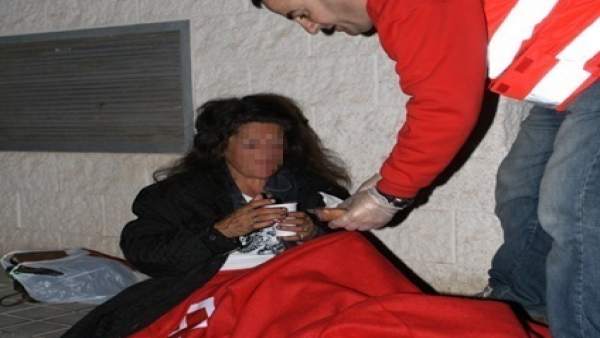 Atención de Cruz Roja a personas sin hogar Atención de Cruz Roja a personas sin hogar