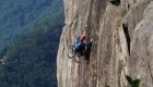 El alpinista que escala montañas en silla de ruedas