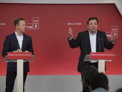 Ander Gil, portavoz socialista en el Senado, y Guillermo Fernández Vara, presidente de Extremadura.