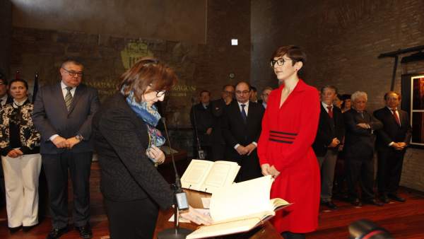 Toma de posesión de Rosa Montolío como miembro de la Cámara de Cuentas. Toma de posesión de Rosa Montolío como miembro de la Cámara de Cuentas.