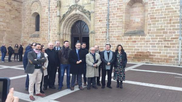 Visita a la iglesia de Santa María La Mayor de Linares tras su rehabilitación. Visita a la iglesia de Santa María La Mayor de Linares tras su rehabilitación.