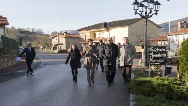 Mazón inaugura el nuevo alumbrado de Silió Mazón inaugura el nuevo alumbrado de Silió