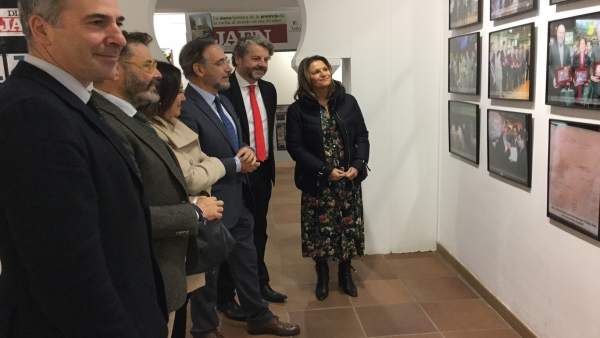 Felipe López (c) en su visita a la exposición sobre 'Jaén, Paraíso Interior'. Felipe López (c) en su visita a la exposición sobre 'Jaén, Paraíso Interior'.