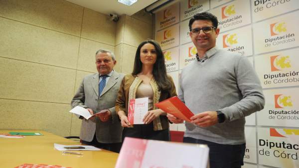 Gómez, entre Alcalde (izda.) y García, en la presentación de las actividades Gómez, entre Alcalde (izda.) y García, en la presentación de las actividades