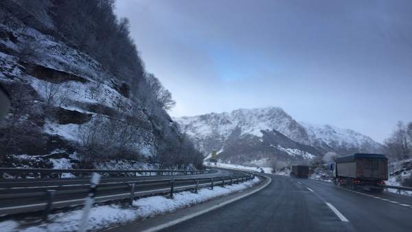 Nieve, Huerna, temporal, carreteras asturianas, invierno, cadenas, autopista Nieve, Huerna, temporal, carreteras asturianas, invierno, cadenas, autopista