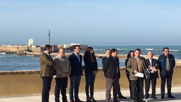 Sanz junto a presidentes provinciales del PP andaluz Sanz junto a presidentes provinciales del PP andaluz