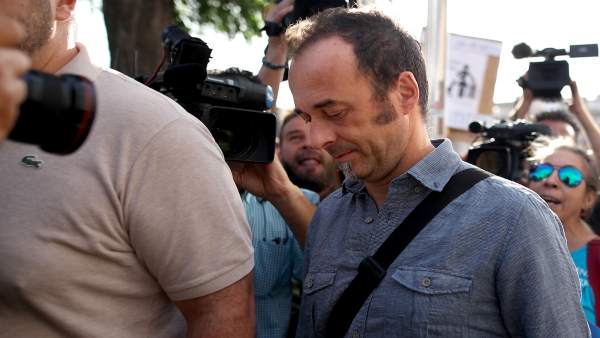 Francesco Arcuri, el excompañero de Juana Rivas, llega al juzgado de Granada Francesco Arcuri, el excompañero de Juana Rivas, llega al juzgado de Granada
