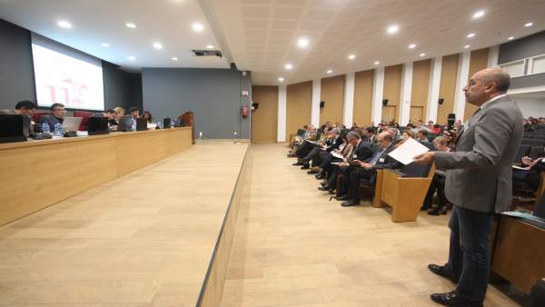 Debate en el Claustro de la Universidad de Sevilla Debate en el Claustro de la Universidad de Sevilla