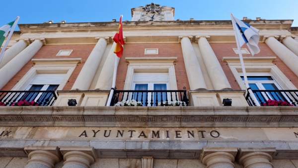 Fachada del Ayuntamiento de Huelva. Fachada del Ayuntamiento de Huelva.