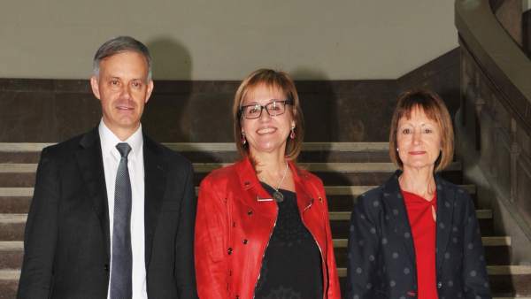 Mestre, Martínez i García Benau es presenten al Rectorat de la UV amb promeses d'"internacionalització" i "canvi" Mestre, Martínez i García Benau es presenten al Rectorat de la UV amb promeses d'"internacionalització" i "canvi"