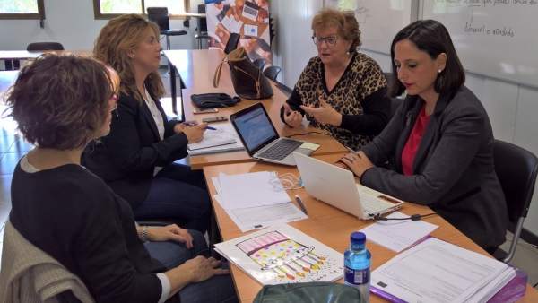 Programa de Emprendimiento Femenino Programa de Emprendimiento Femenino