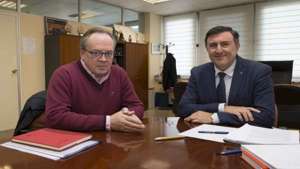 Reunión Francisco Fernández Mañanes y el alcalde de Campoo de Yuso Reunión Francisco Fernández Mañanes y el alcalde de Campoo de Yuso