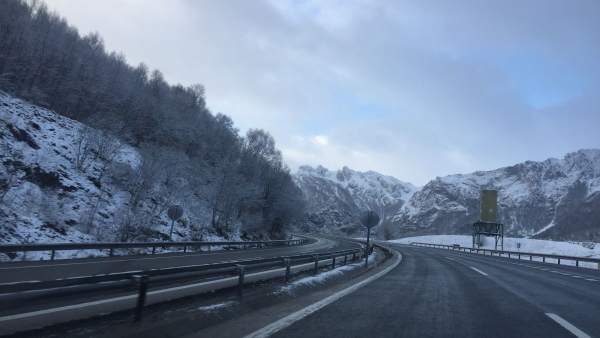 Nieve, Huerna, temporal, carreteras asturianas, invierno, cadenas, autopista Nieve, Huerna, temporal, carreteras asturianas, invierno, cadenas, autopista