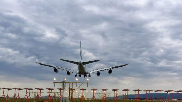 Aeropuerto de Barcelona, avión, aterrizaje Aeropuerto de Barcelona, avión, aterrizaje