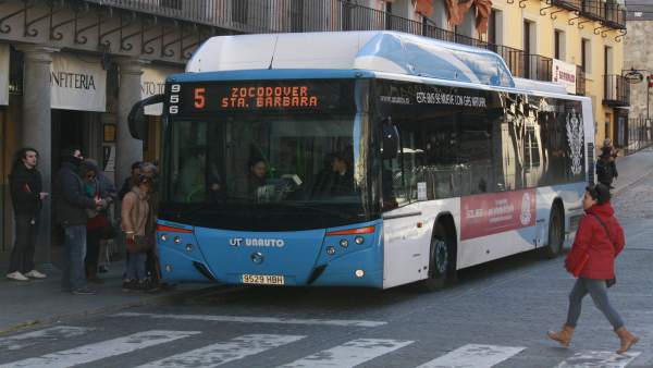 Autobús, Calle, Carretera, Parada Autobús, Calle, Carretera, Parada